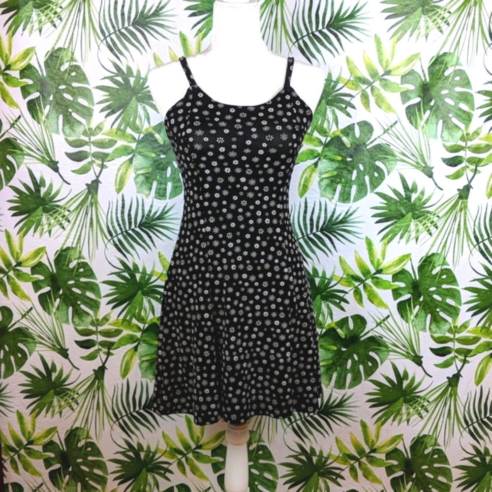 Top This Black Floral Midi Dress (Size: Small)